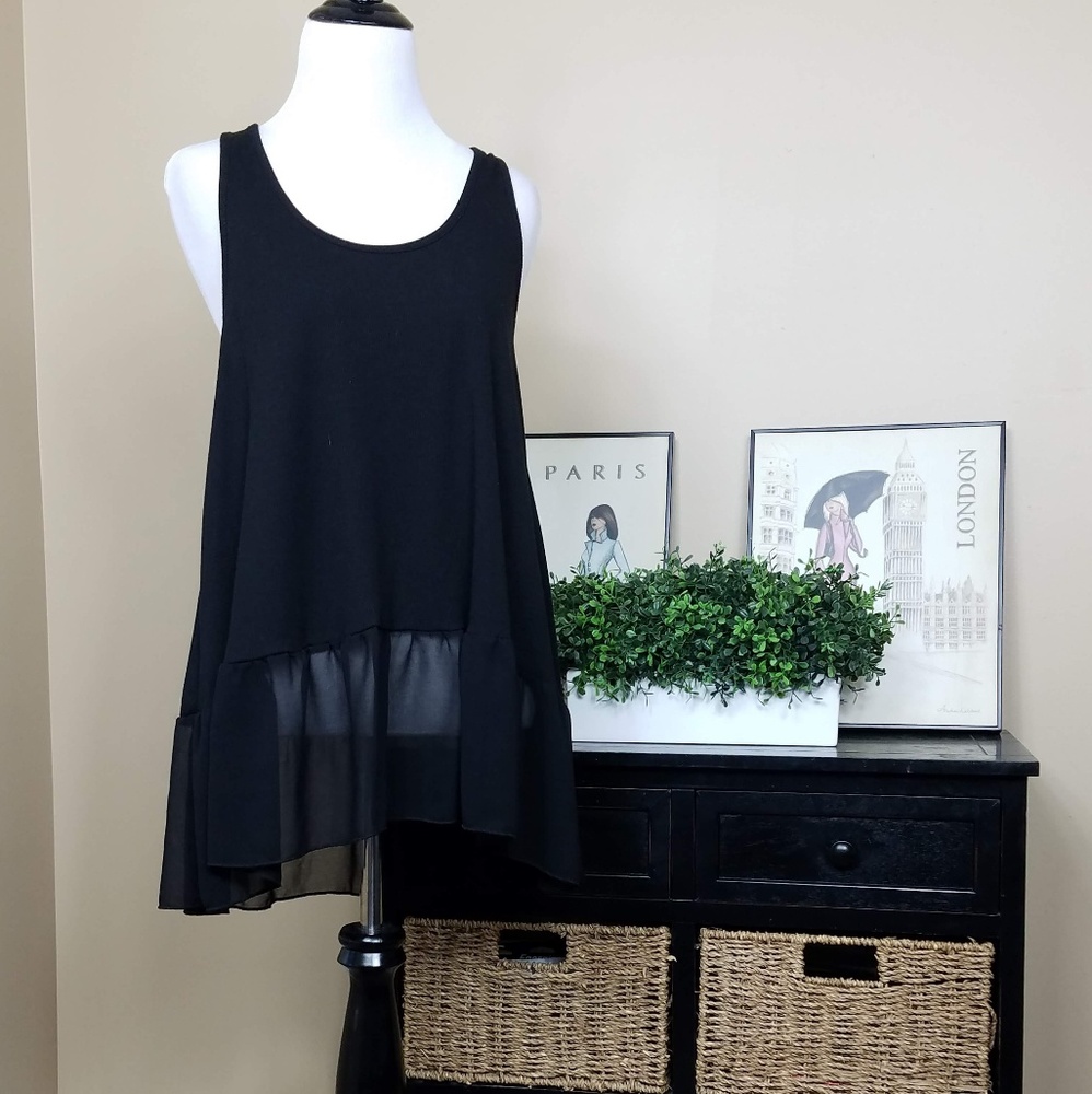 Umgee sleeveless top shear ruffle. Black.
